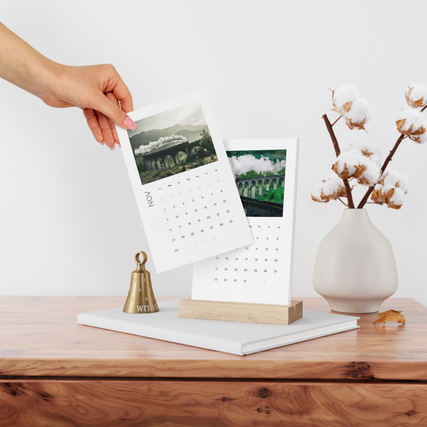 2025 Vintage Train Vertical Desk Calendar: Celebrate the Golden Age of Railways with Classic Photography (10.8" x 8.4")